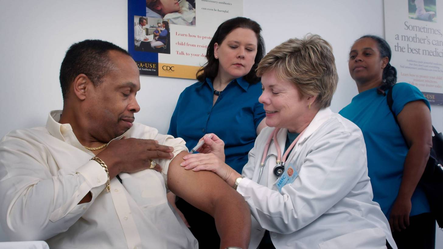 doctor giving people the vaccine