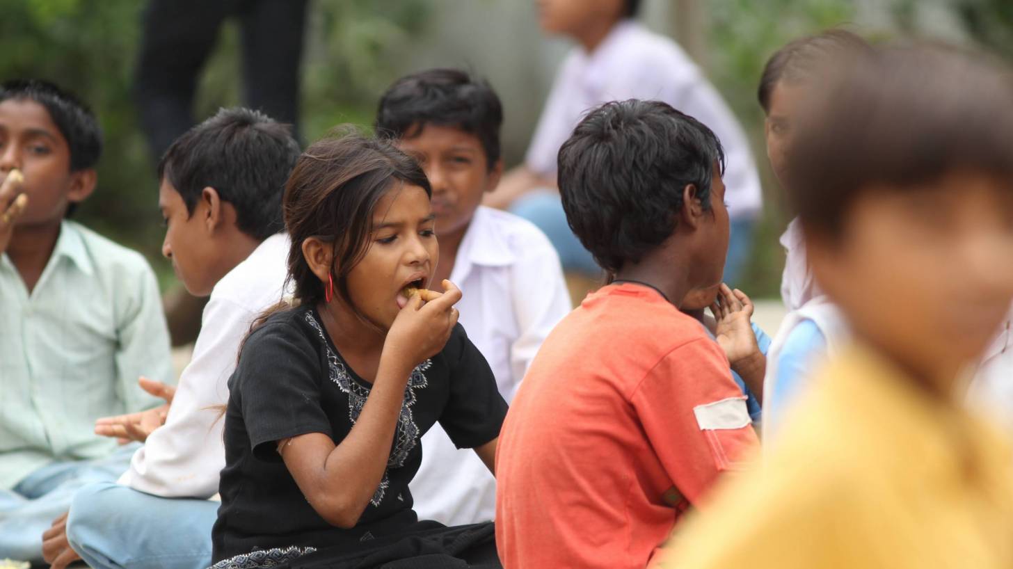 indian children eating