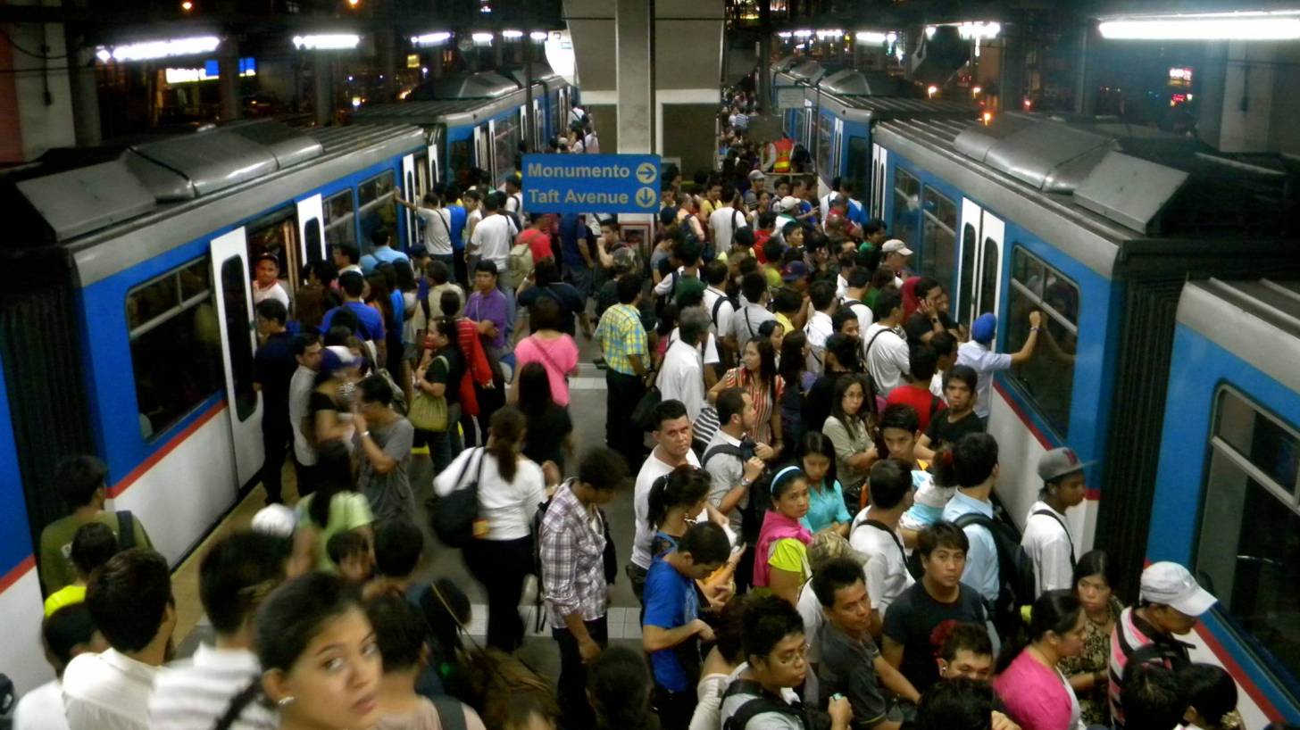 crowded subway platform