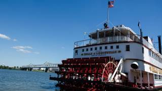 belle of louisville paddle boat